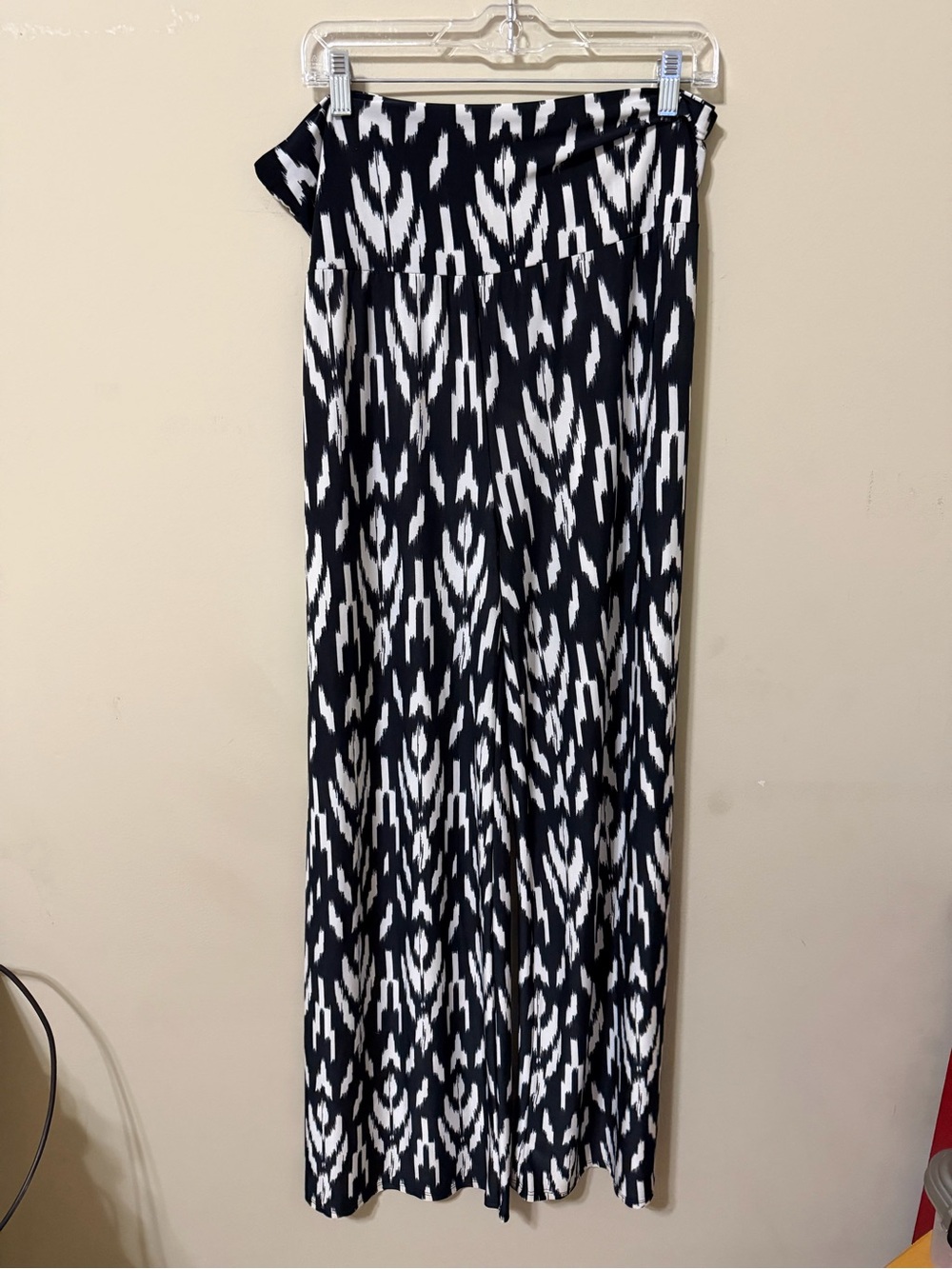 Super Line 2xl plus Black & White Ikat flowy yoga granola pants